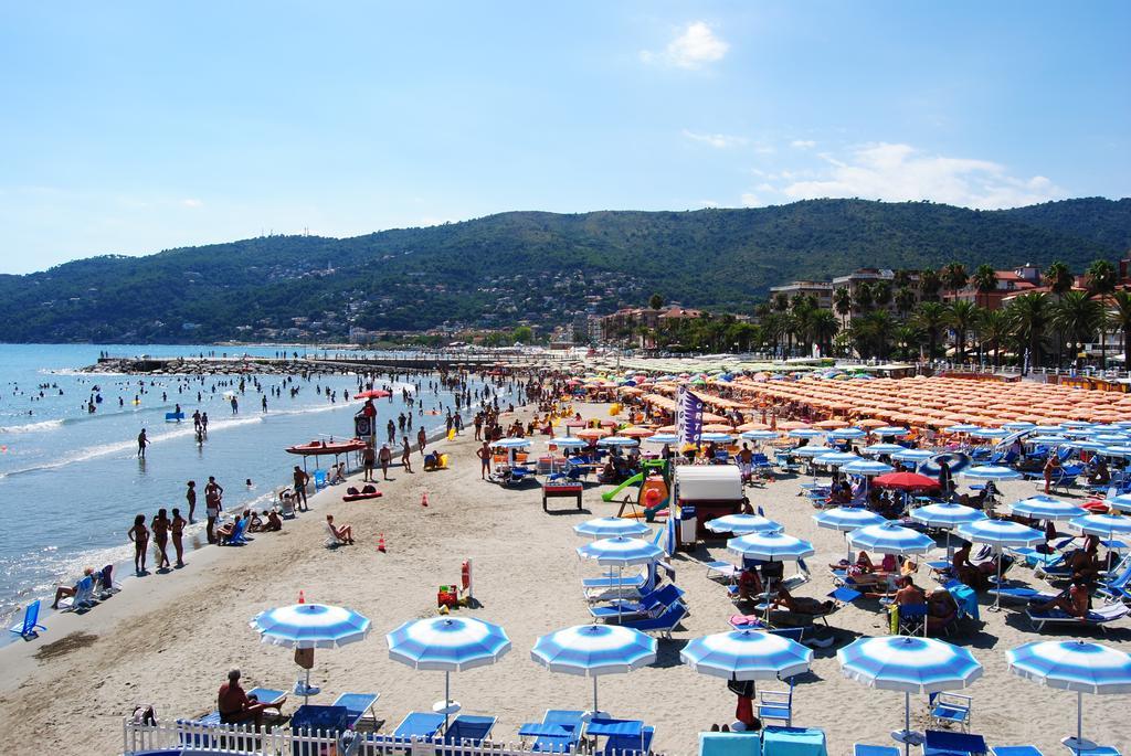 Appartamento Frontemare Marina dʼMarina dʼAndora Екстериор снимка