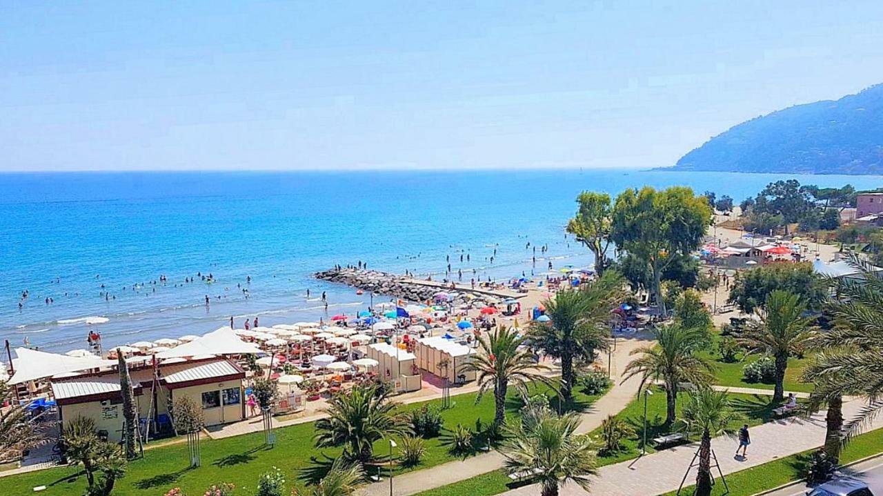 Appartamento Frontemare Marina dʼMarina dʼAndora Екстериор снимка