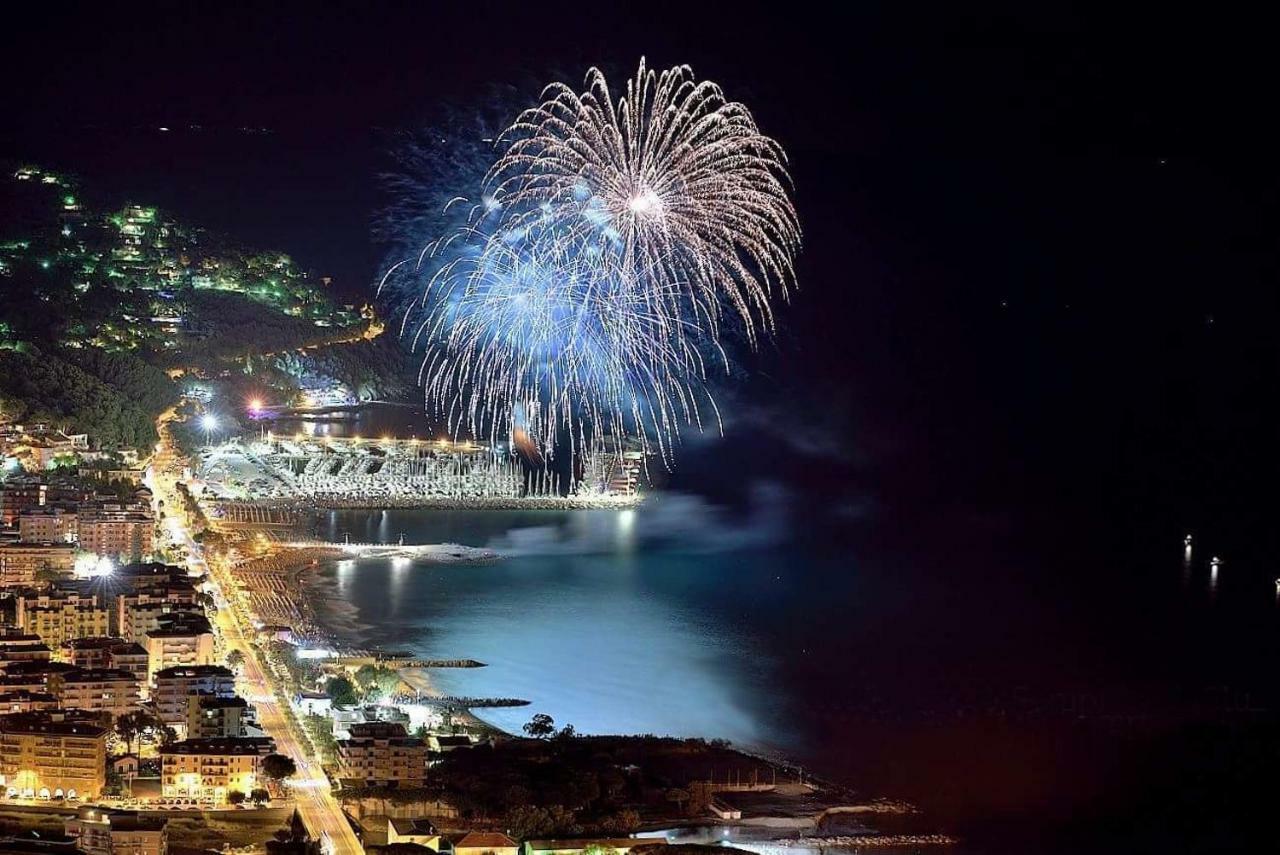Appartamento Frontemare Marina dʼMarina dʼAndora Екстериор снимка